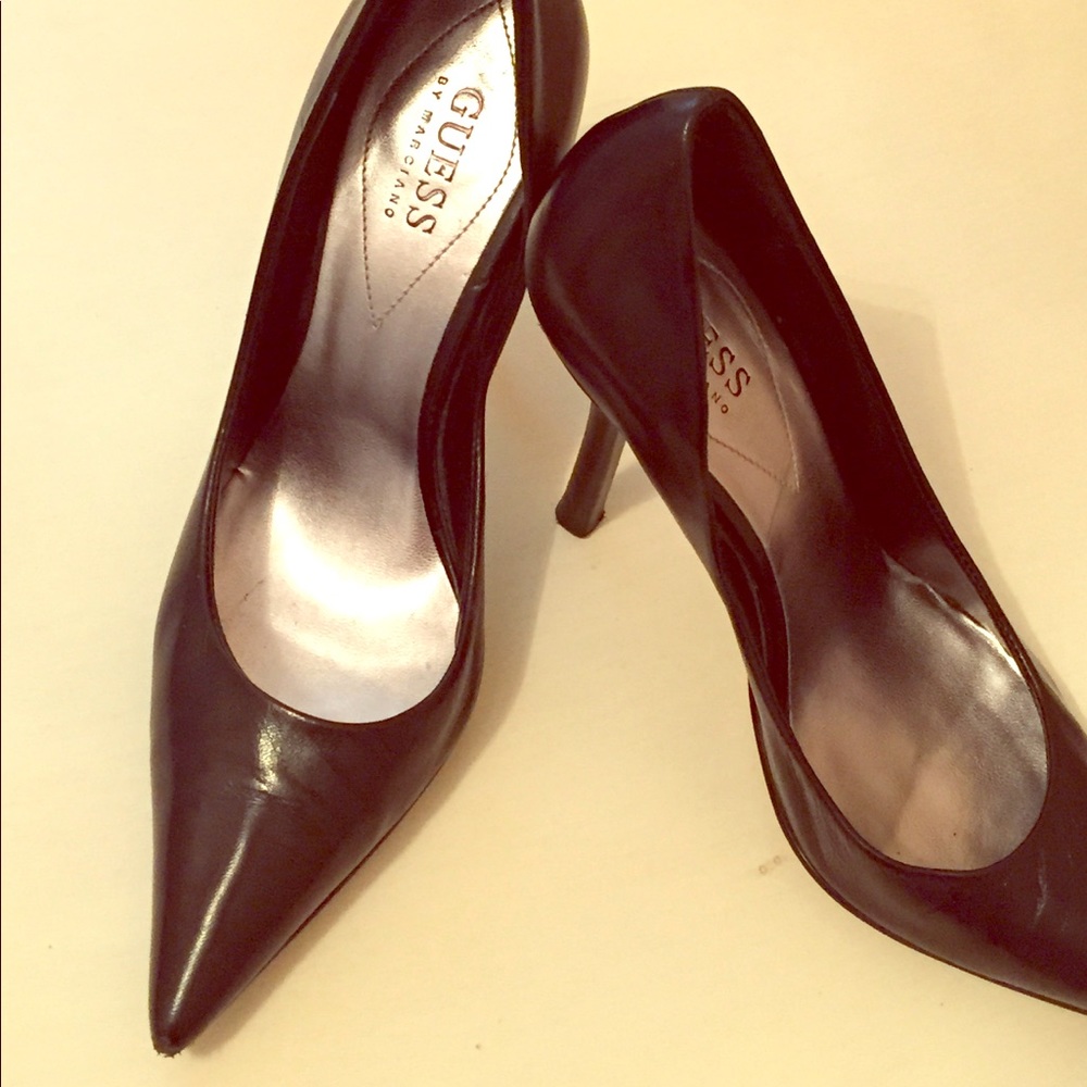 Guess black leather pointed toe pumps, 7M